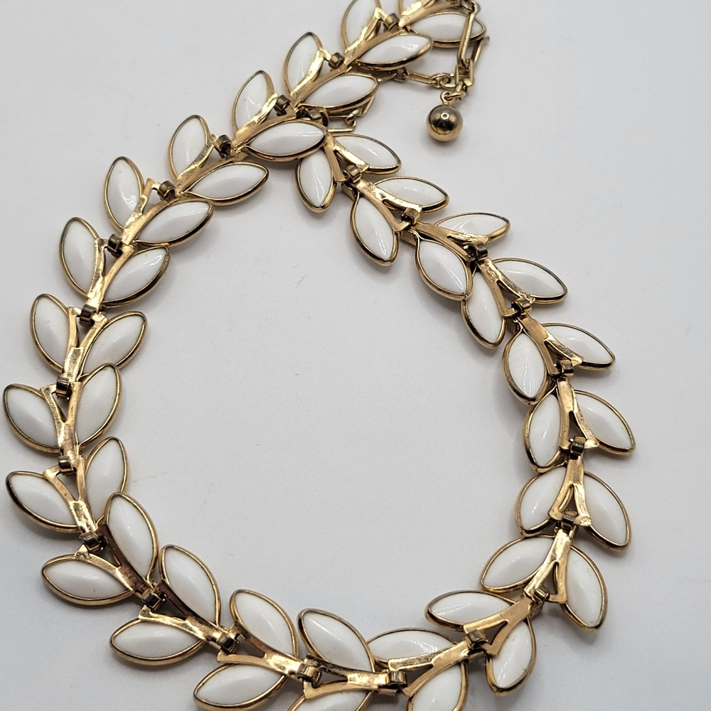 VTG Trifari Milk Glass Navettes & Gold Tone Necklace | SIGNED - Picture 3 of 6